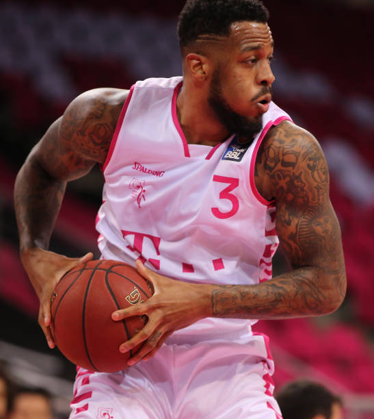 CBA超级后卫加入广东队大反转，神秘力量出手，杜锋真服了.