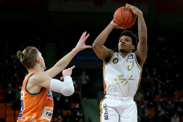 德媒：勒沃库森想在一个转会窗口内重建整个球队，这太过火了