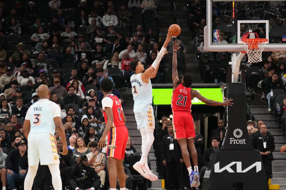 守型中场成 守型中场成